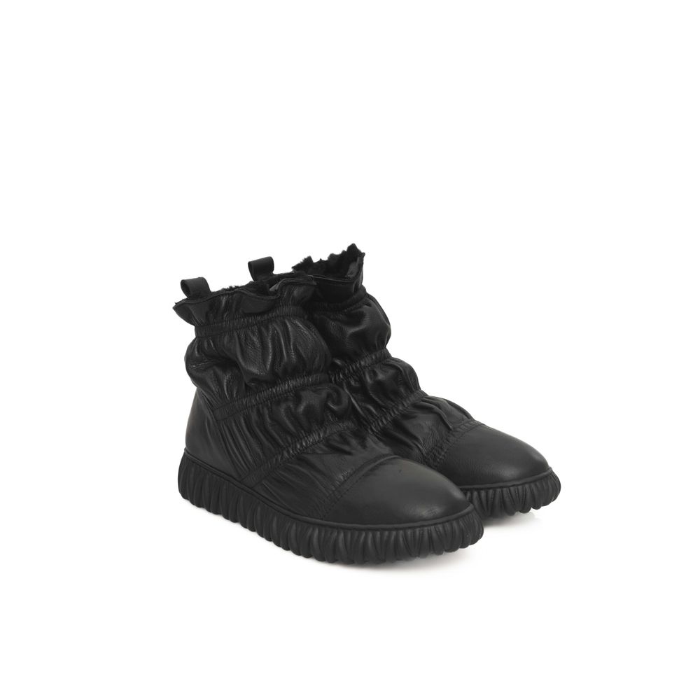 Bota de mujer de cuero negro