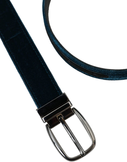 Cinturón de cuero de terciopelo azul con hebilla de metal plateado
