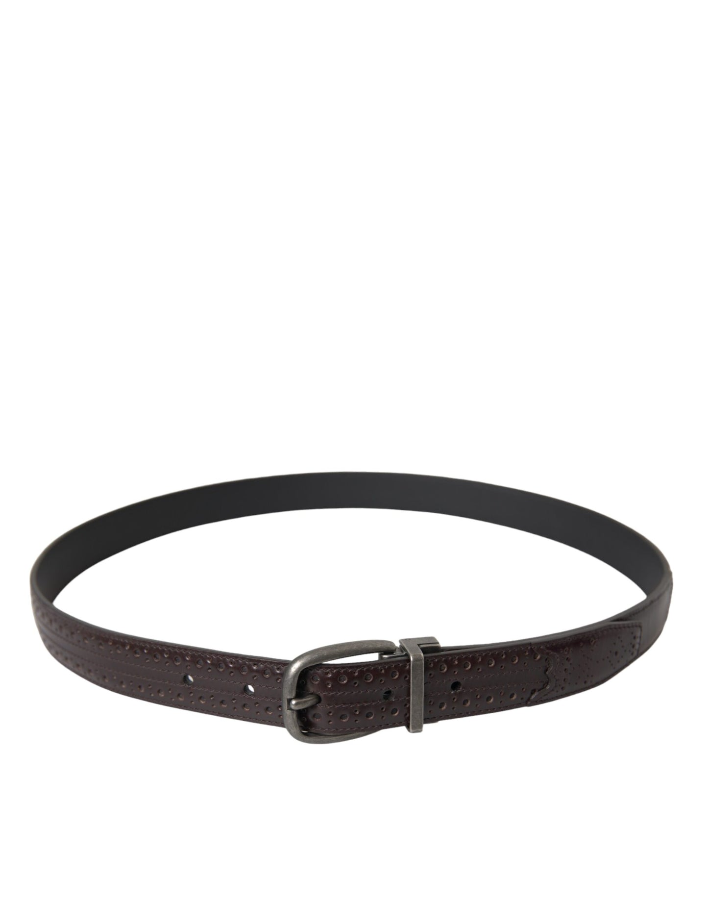 Cinturón de cuero perforado marrón oscuro con hebilla metálica para hombre