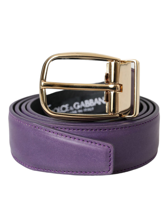 Cinturón de cuero morado con hebilla de metal dorado para hombre