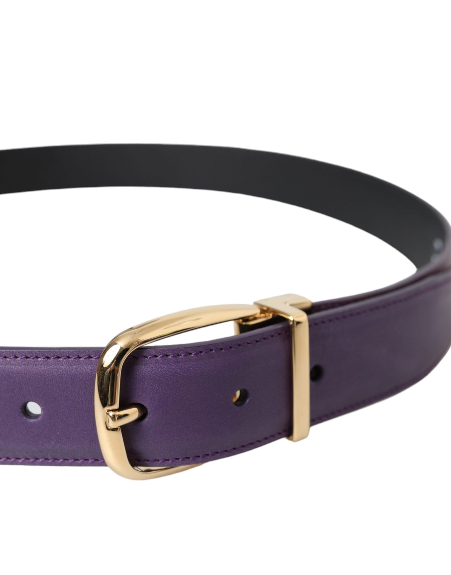 Cinturón de cuero morado con hebilla de metal dorado para hombre