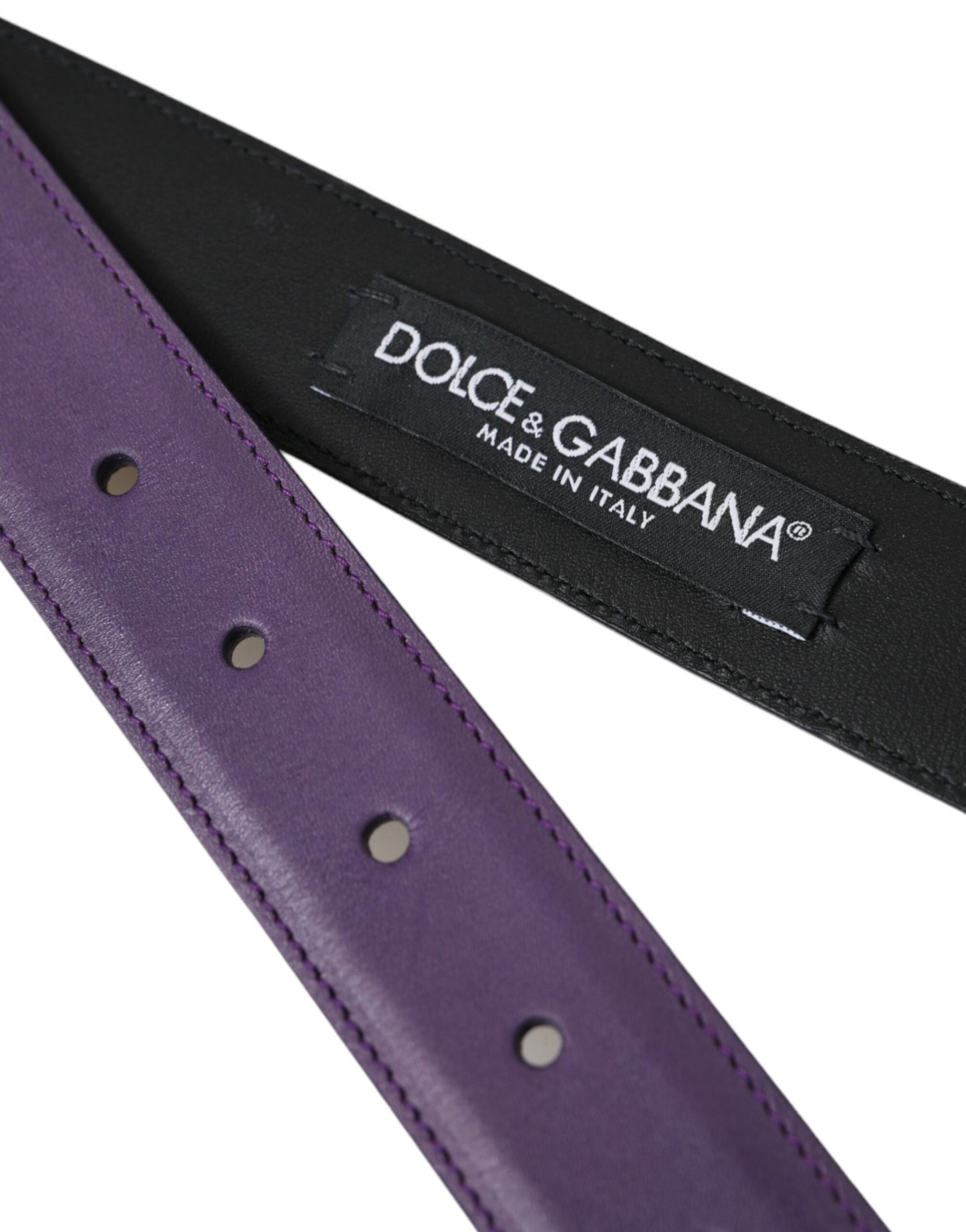 Cinturón de cuero morado con hebilla de metal dorado para hombre