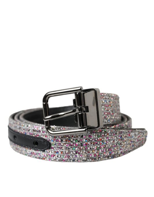 Cinturón con hebilla de metal plateado adornado con varios colores