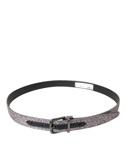 Cinturón con hebilla de metal plateado adornado con varios colores