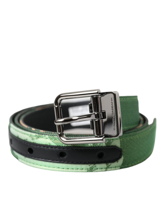 Cinturón de piel verde con hebilla de metal plateado y jacquard