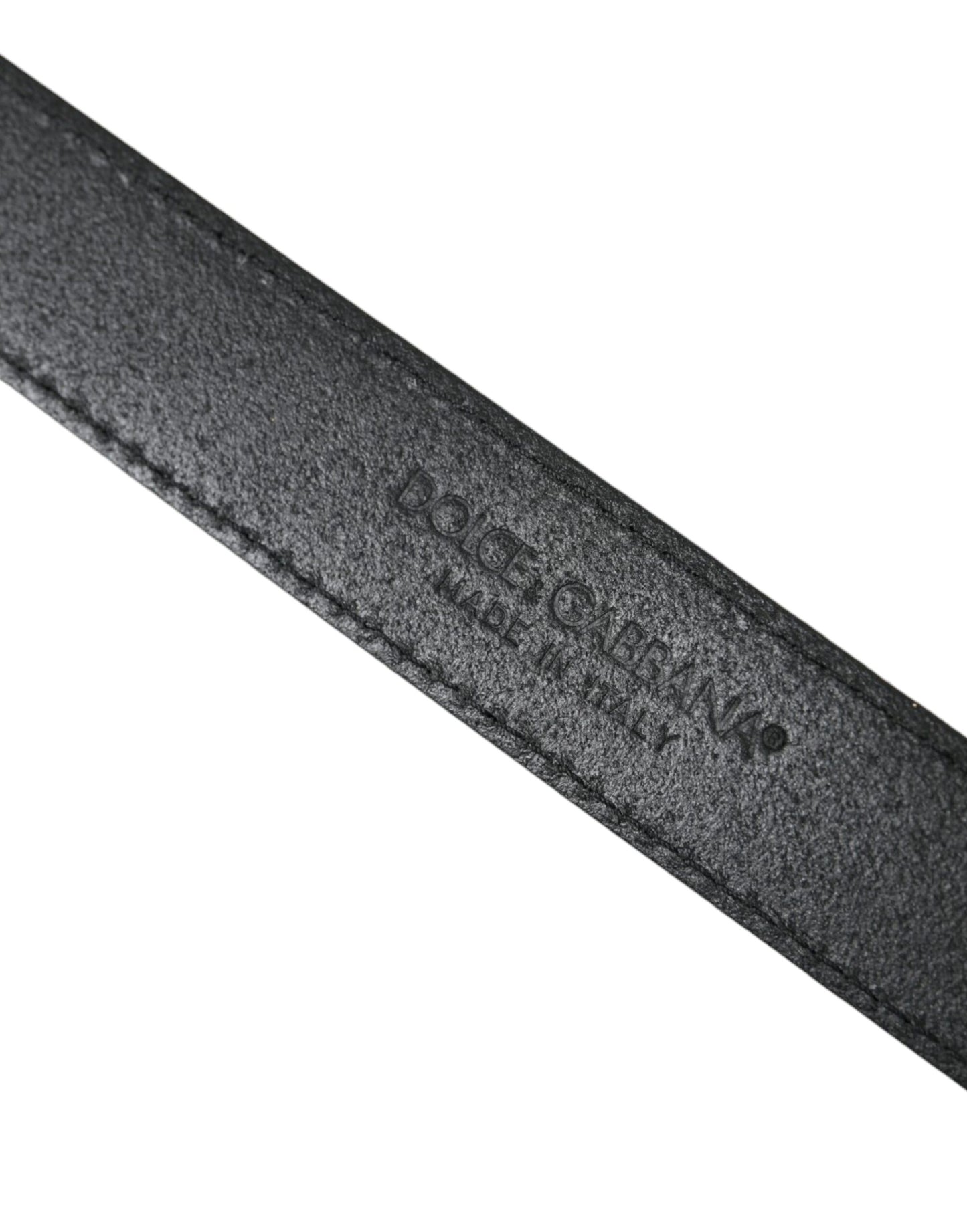 Cinturón de piel verde con hebilla de metal plateado y jacquard
