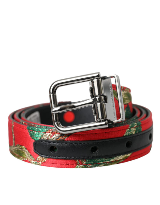 Cinturón de cuero rojo con hebilla de metal plateado y jacquard