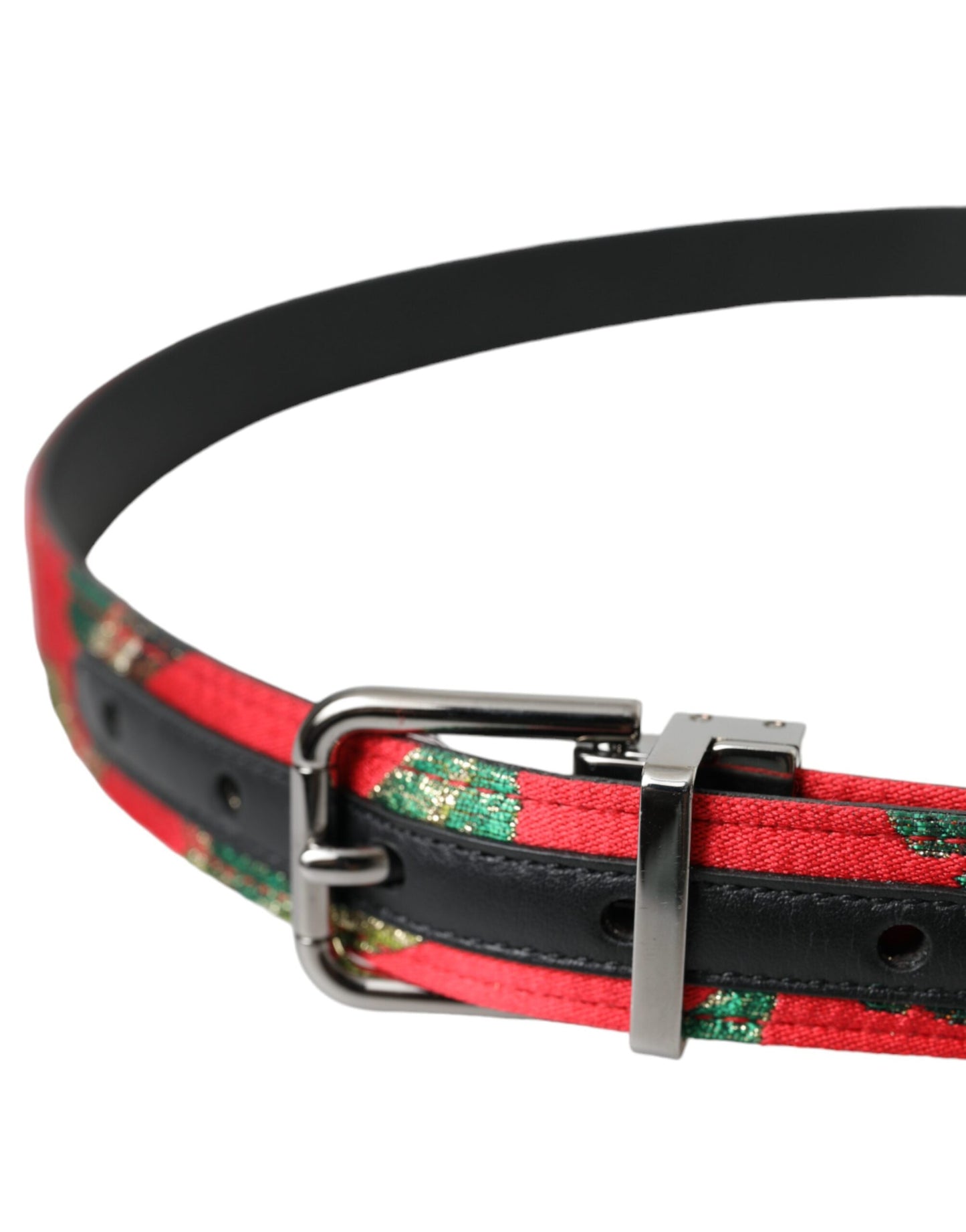 Cinturón de cuero rojo con hebilla de metal plateado y jacquard