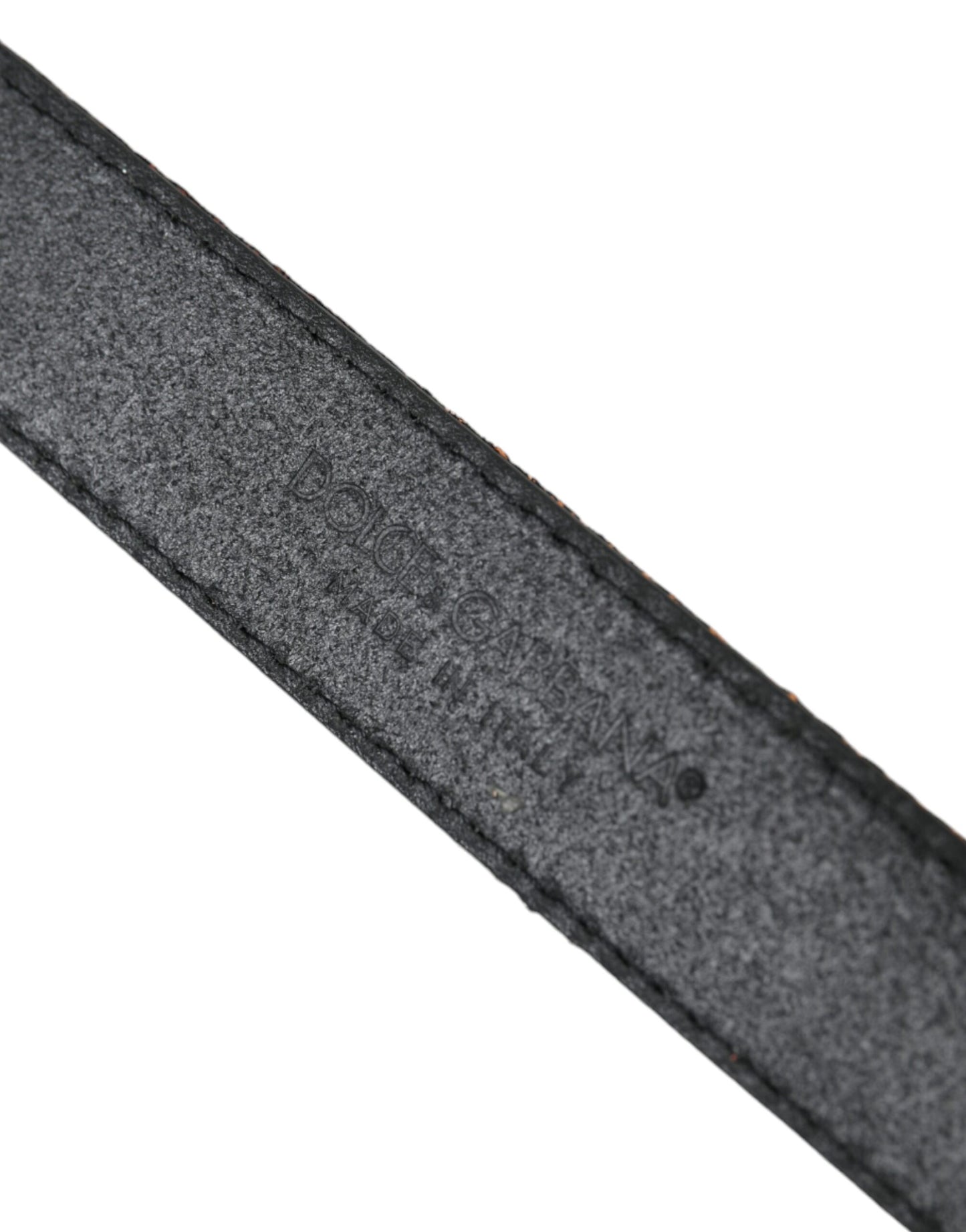 Cinturón con hebilla de metal plateado y rayas jacquard doradas