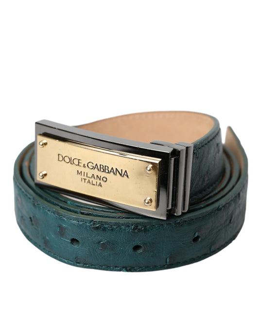 Cinturón de cuero verde con hebilla grabada con logotipo dorado