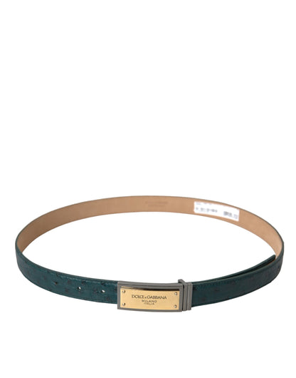 Cinturón de cuero verde con hebilla grabada con logotipo dorado
