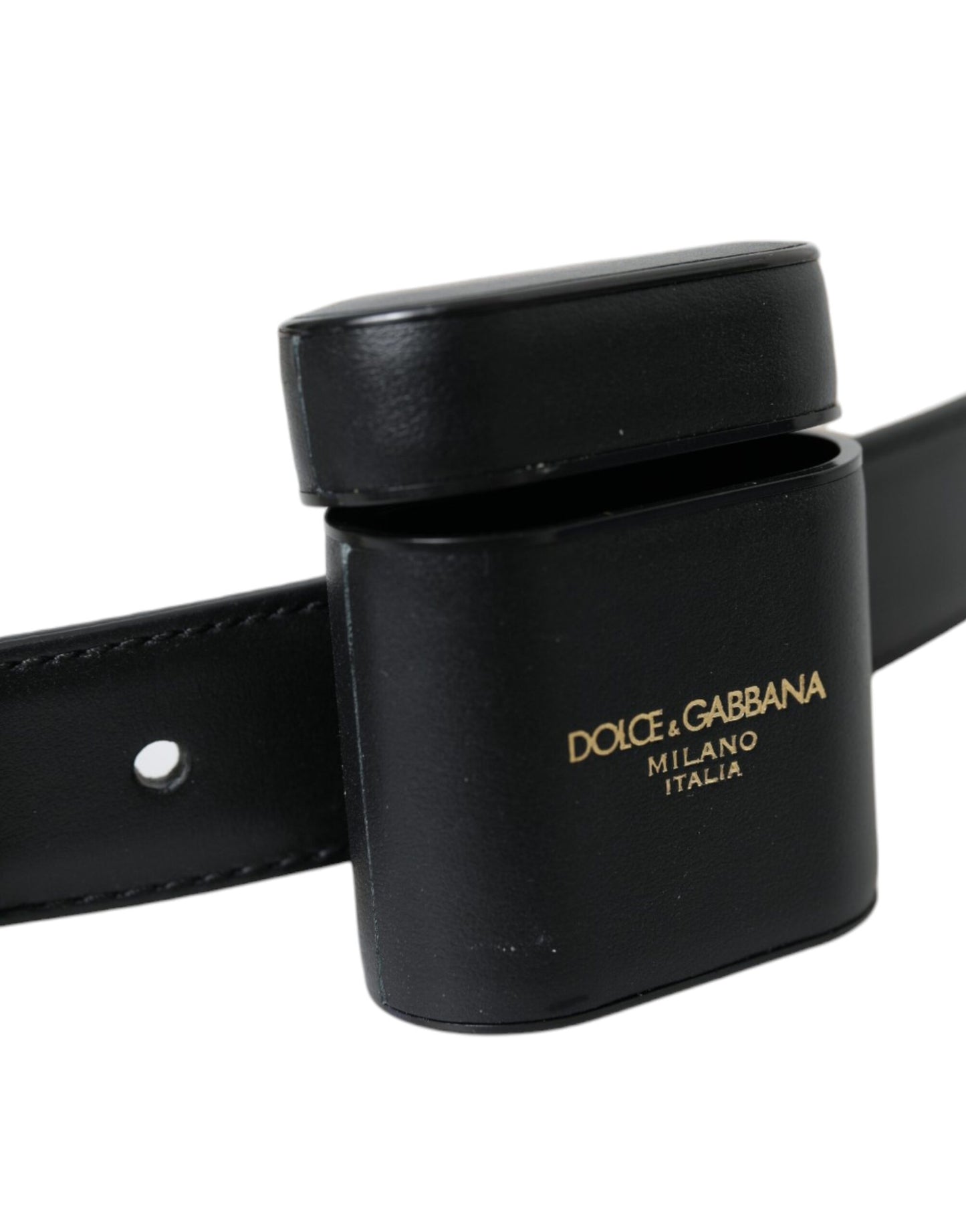 Estuche de cuero negro para Airpods con hebilla plateada