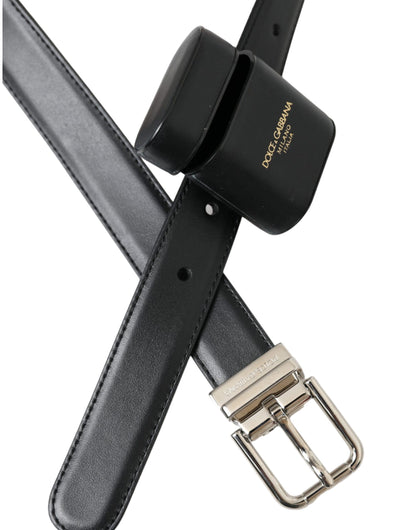 Estuche de cuero negro para Airpods con hebilla plateada