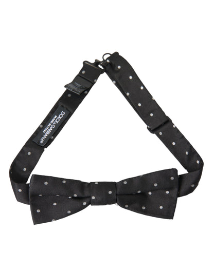 Pajarita de seda con lunares blancos y negros para hombre