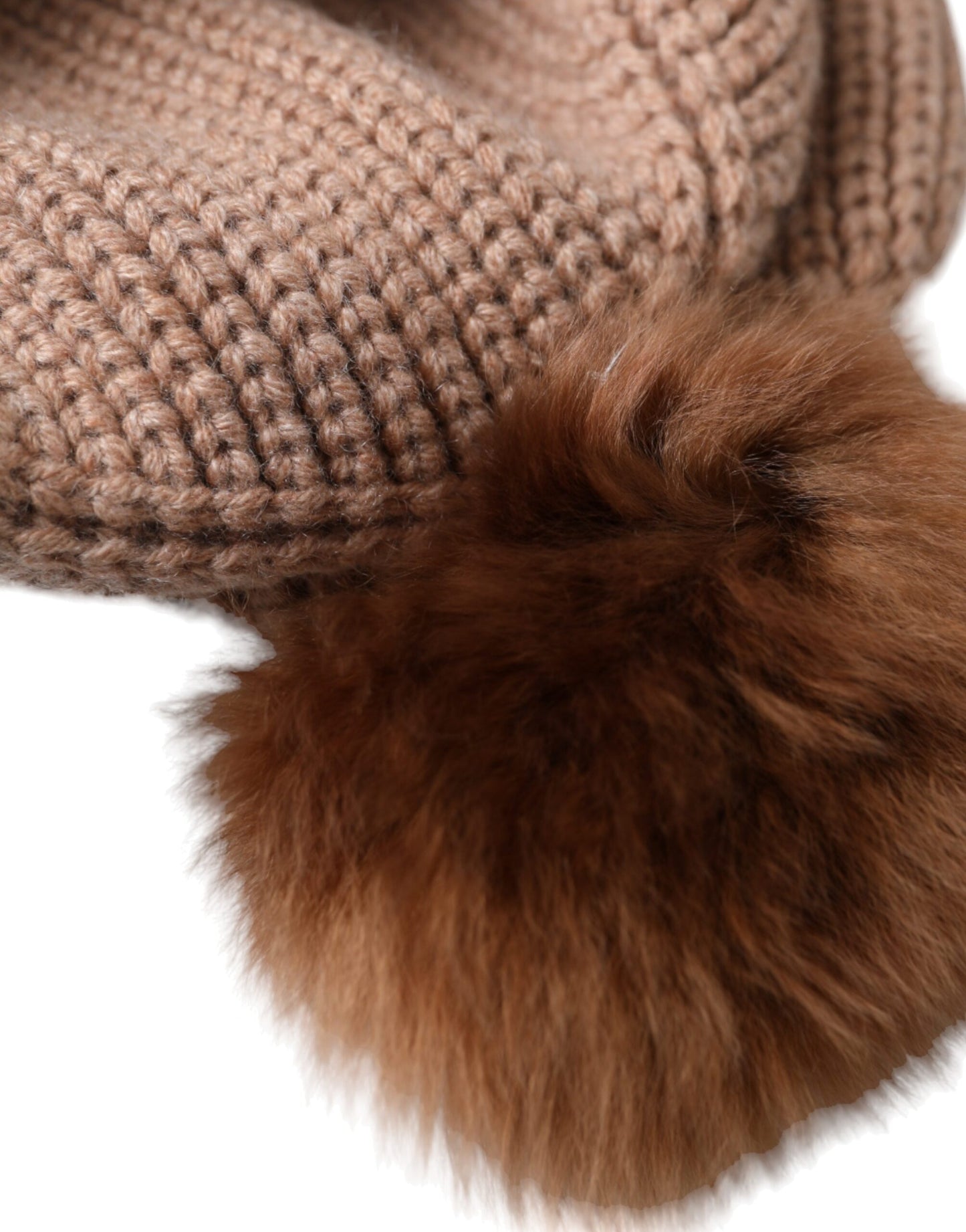 Gorro de invierno de punto liso marrón con bola de pelo
