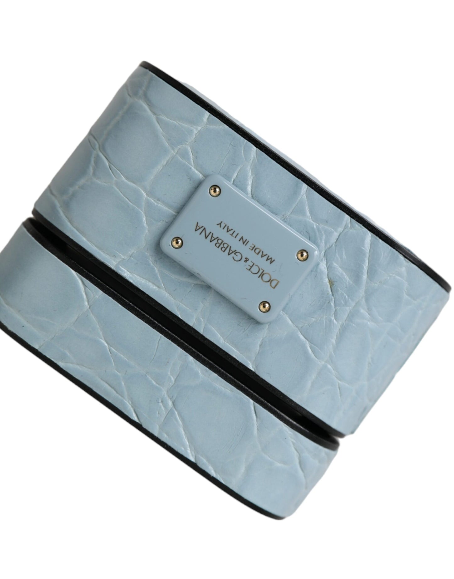 Estuche para AirPods de cuero azul claro con placa metálica y logotipo