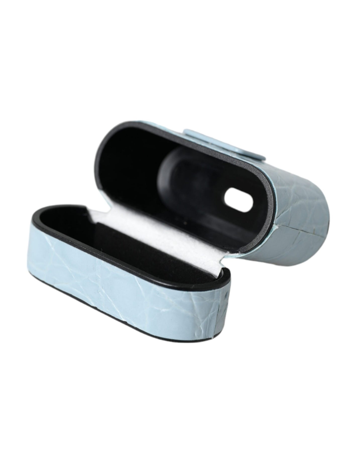 Estuche para AirPods de cuero azul claro con placa metálica y logotipo