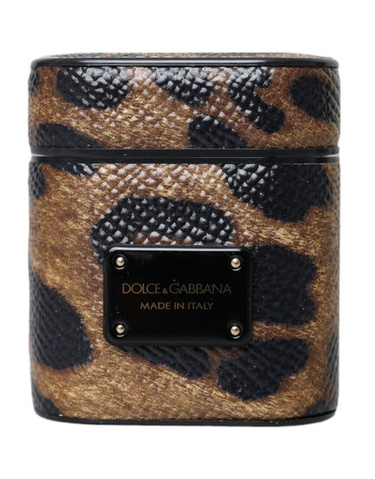 Estuche para AirPods de piel de becerro con estampado de leopardo marrón y placa metálica con el logotipo