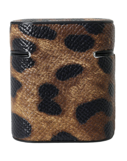 Estuche para AirPods de piel de becerro con estampado de leopardo marrón y placa metálica con el logotipo