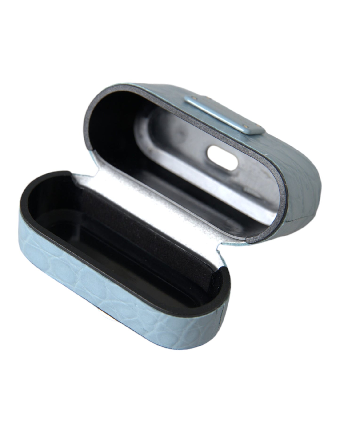 Estuche para AirPods de cuero azul claro con placa metálica y logotipo