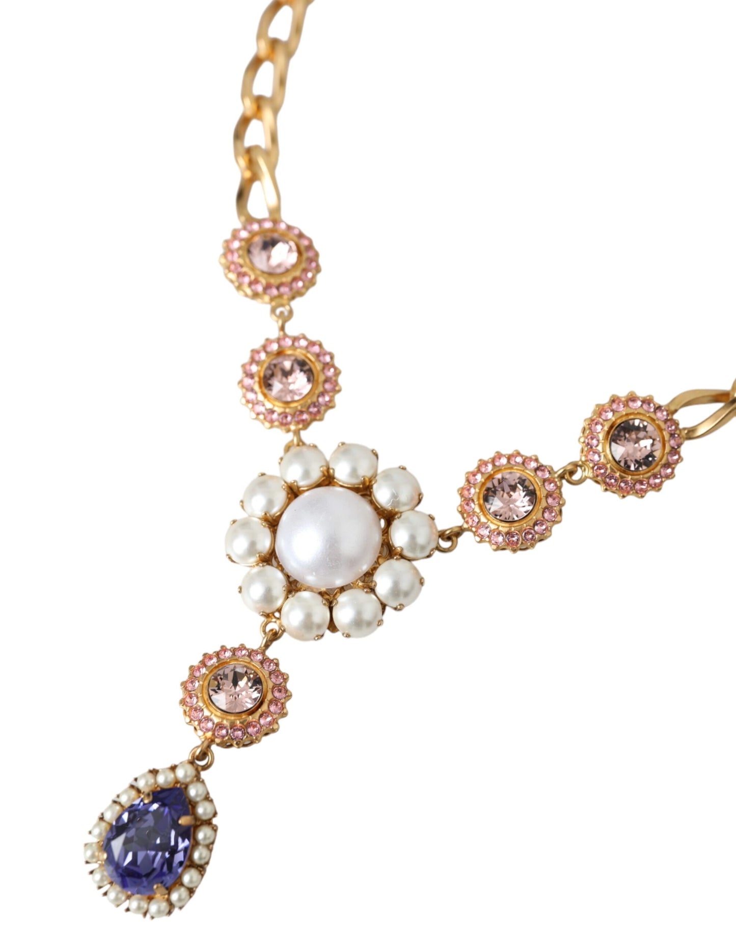 Collar con colgantes de perlas moradas y rosas de cristal y latón dorado