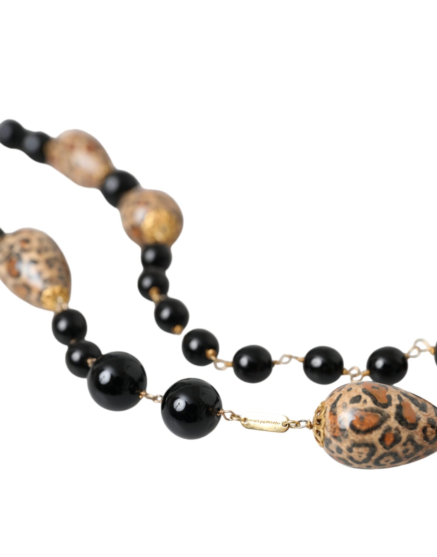 Collar de cadena larga con cuentas estampadas en negro y latón dorado