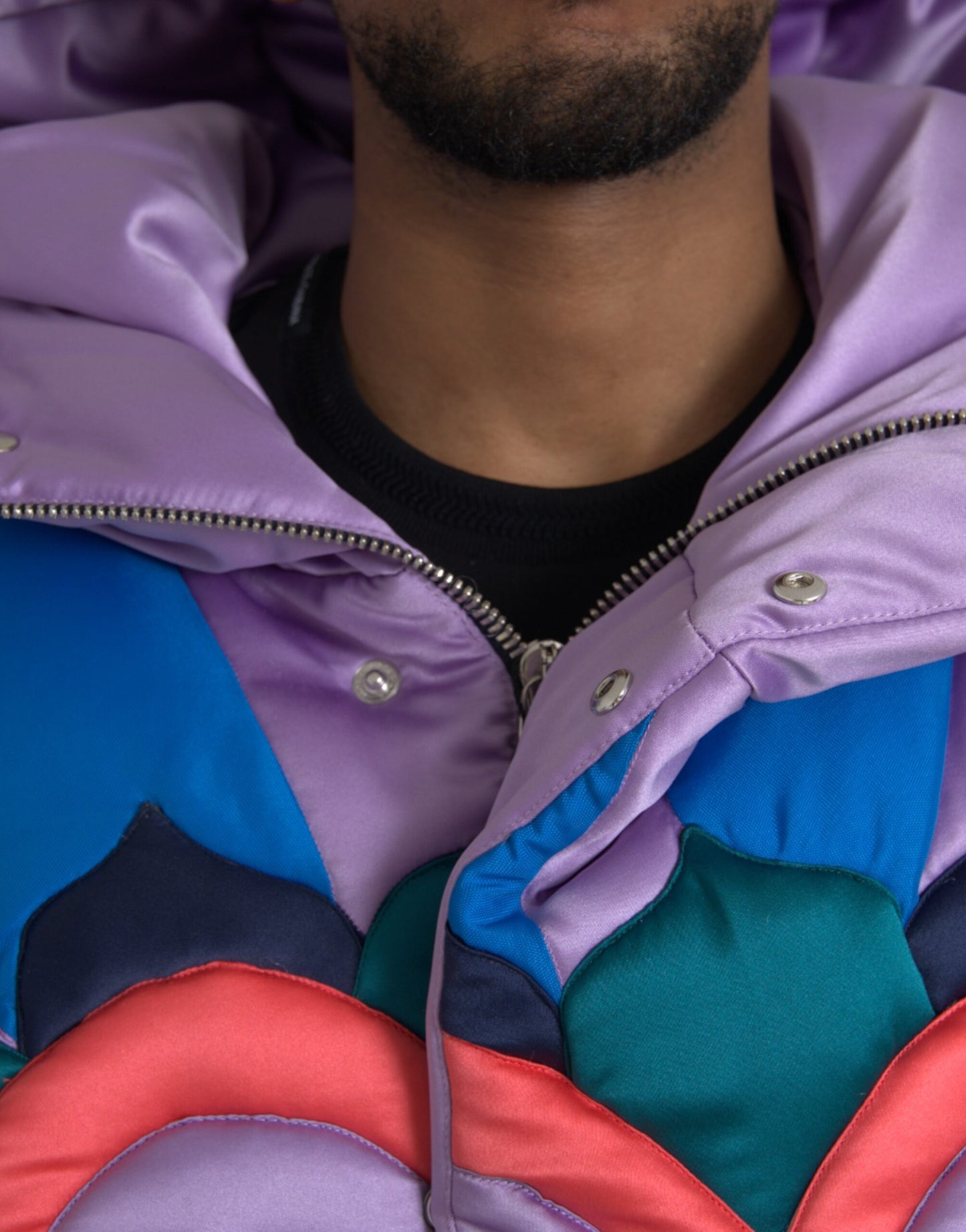 Chaqueta acolchada con capucha y logotipo de corazón multicolor