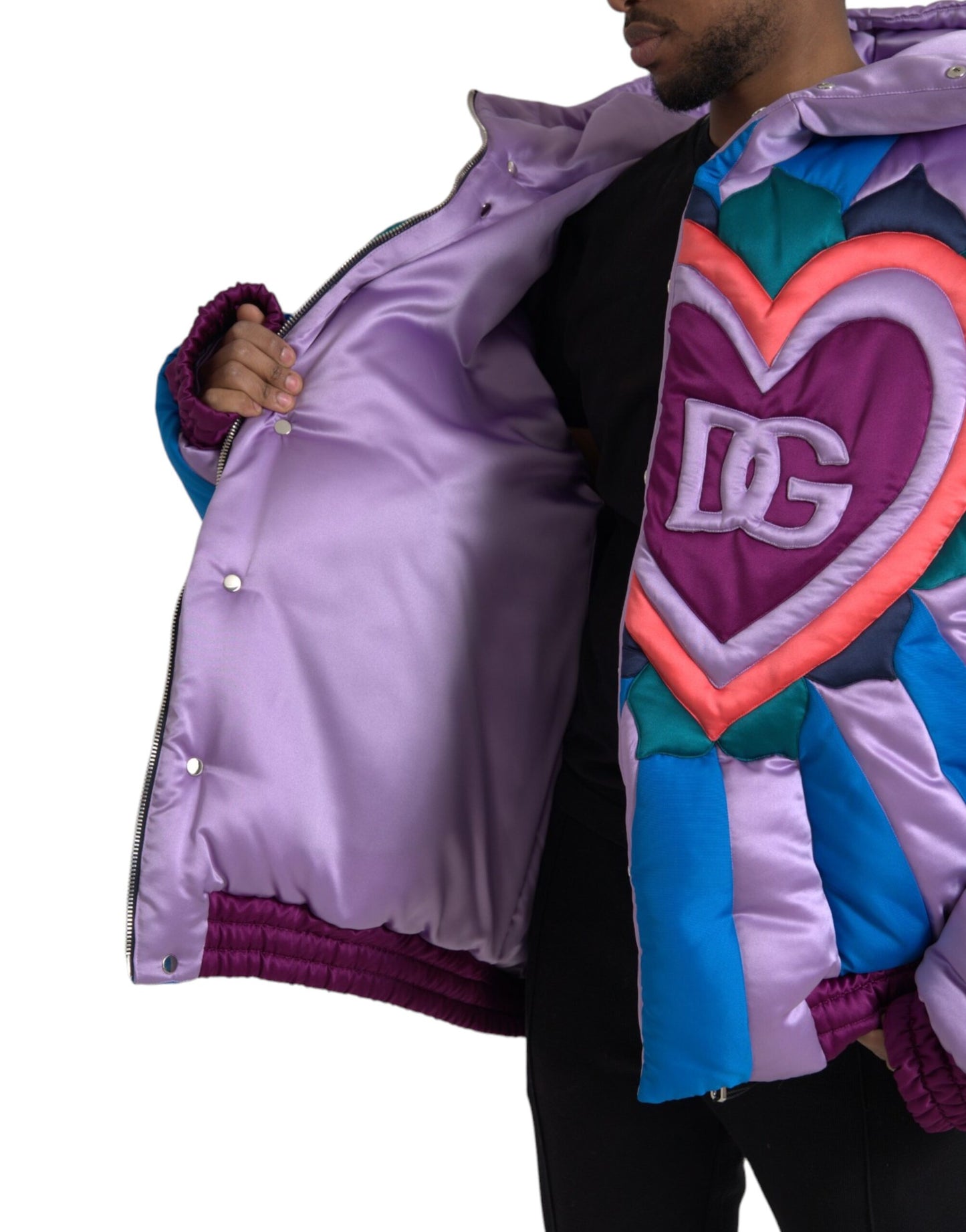 Chaqueta acolchada con capucha y logotipo de corazón multicolor