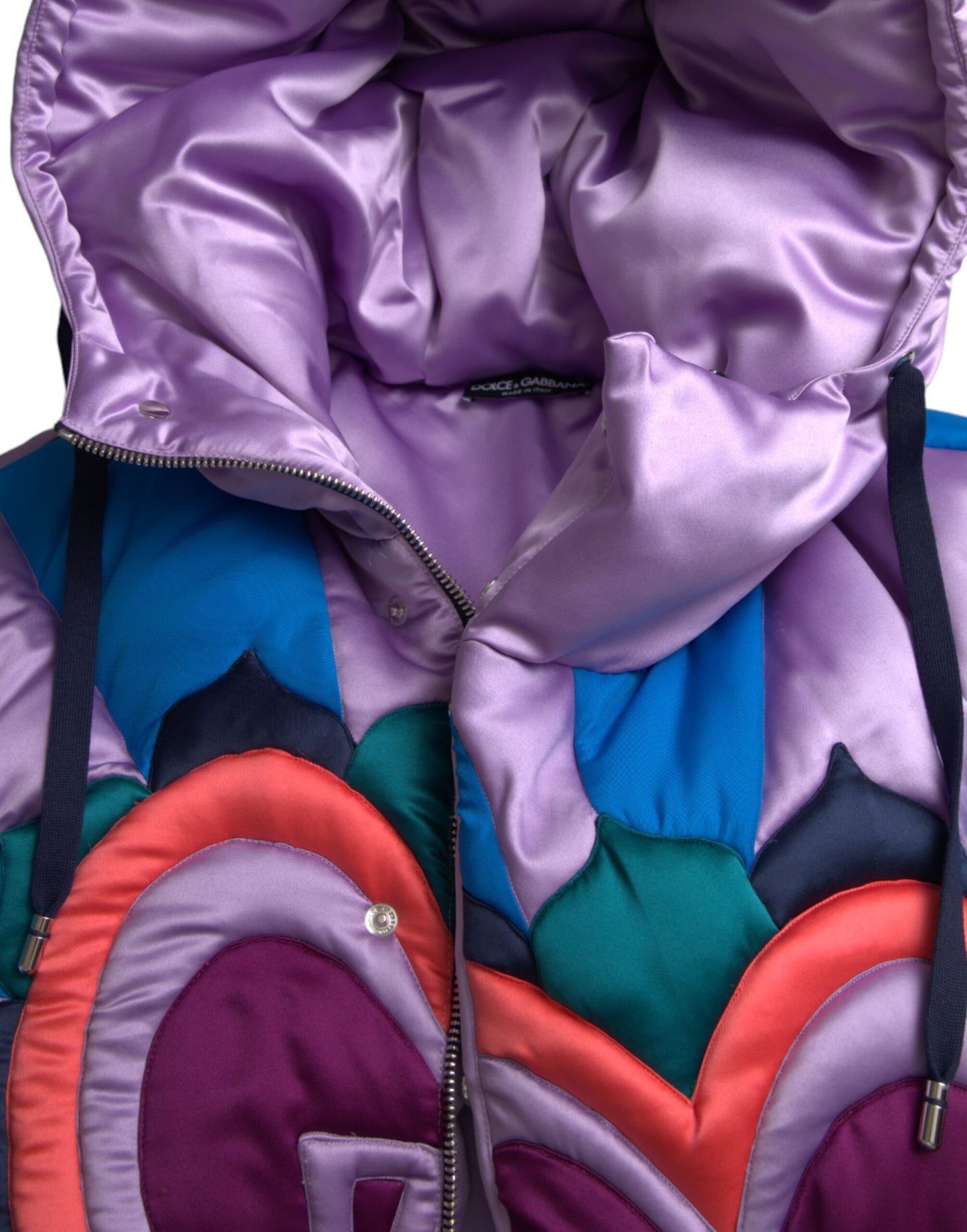 Chaqueta acolchada con capucha y logotipo de corazón multicolor