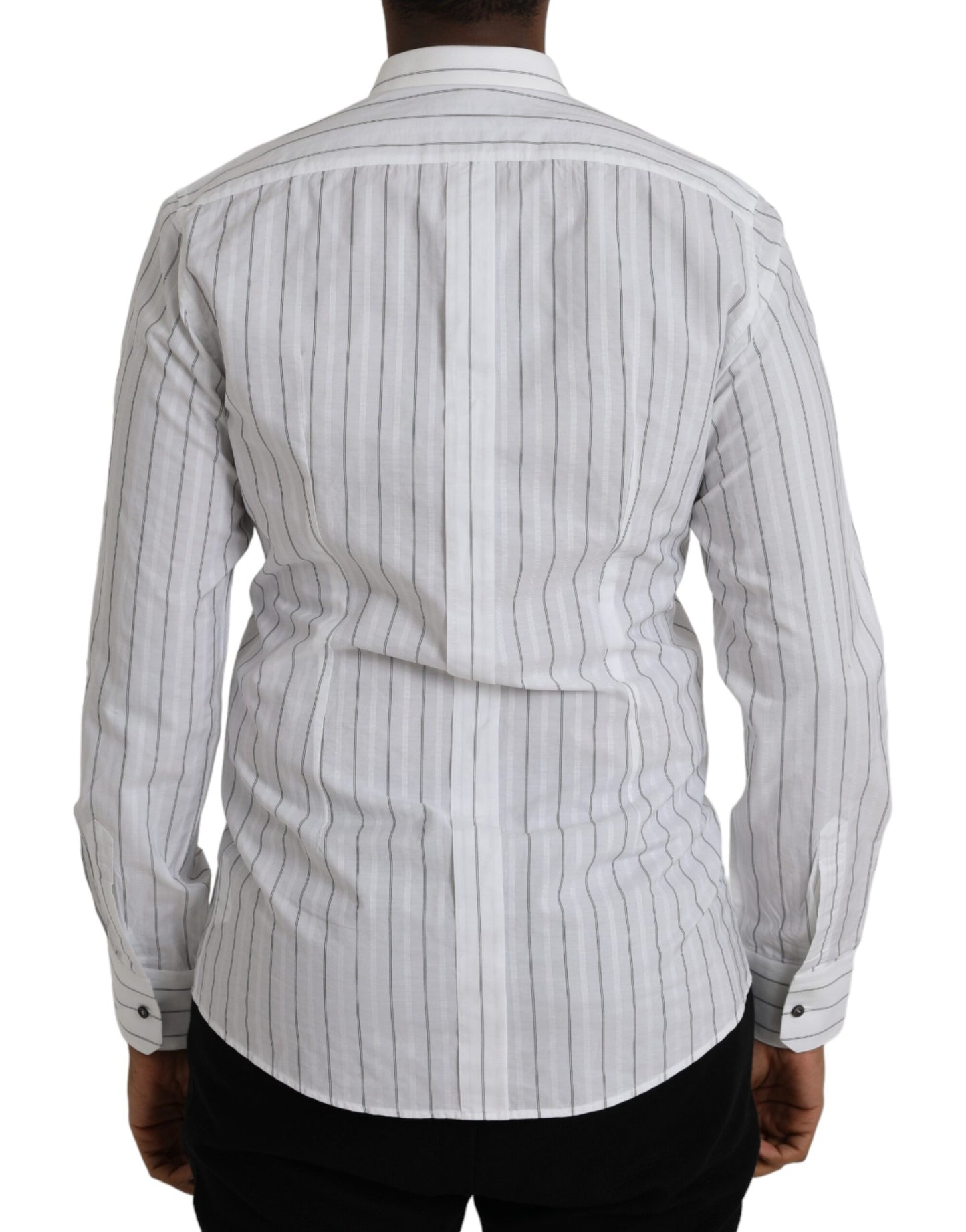 Vestido formal a rayas blancas y negras con camisa dorada