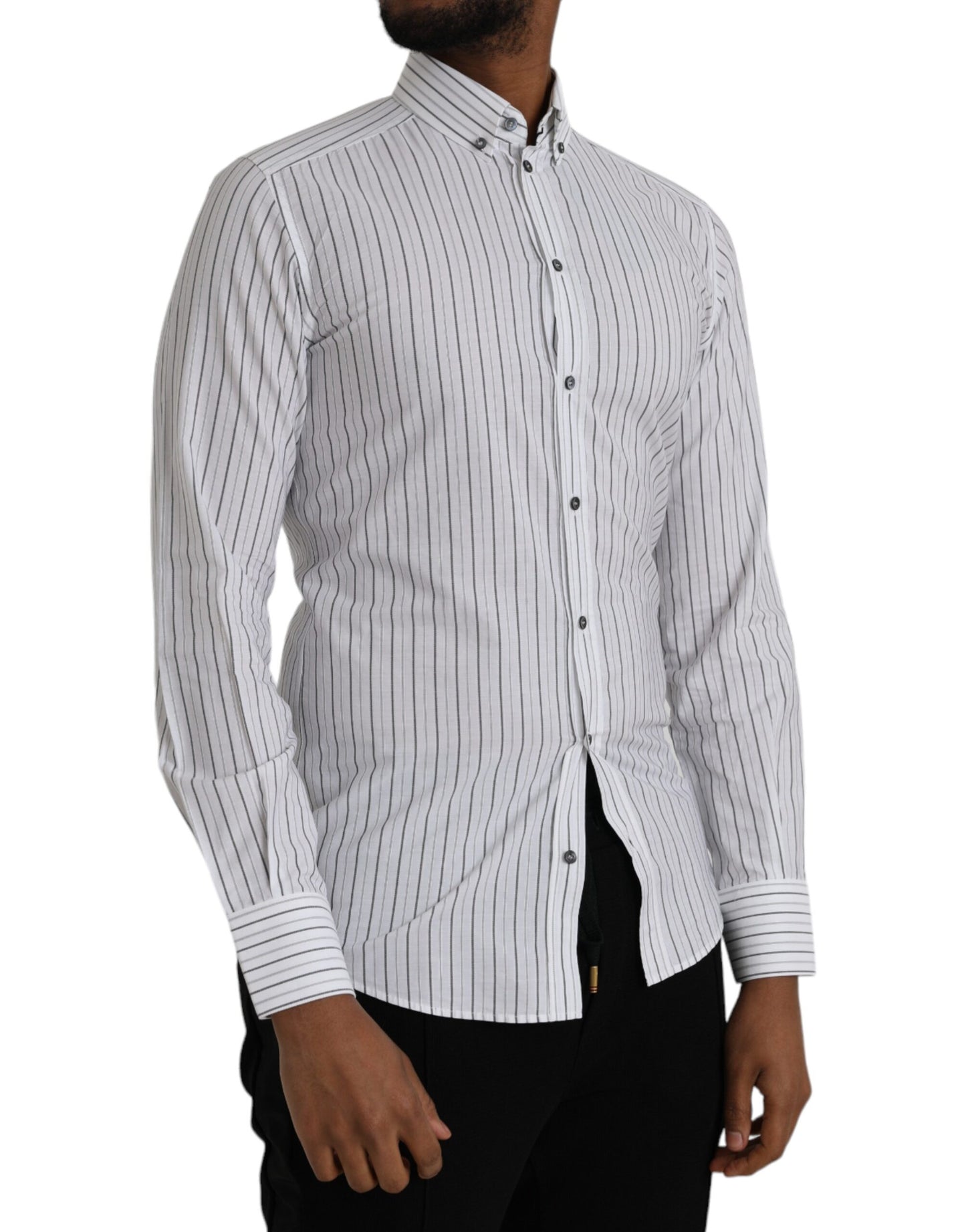 Vestido formal a rayas blancas y negras con camisa dorada