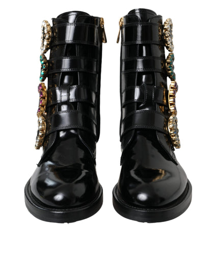 Botas de cuero negro con hebillas de cristal