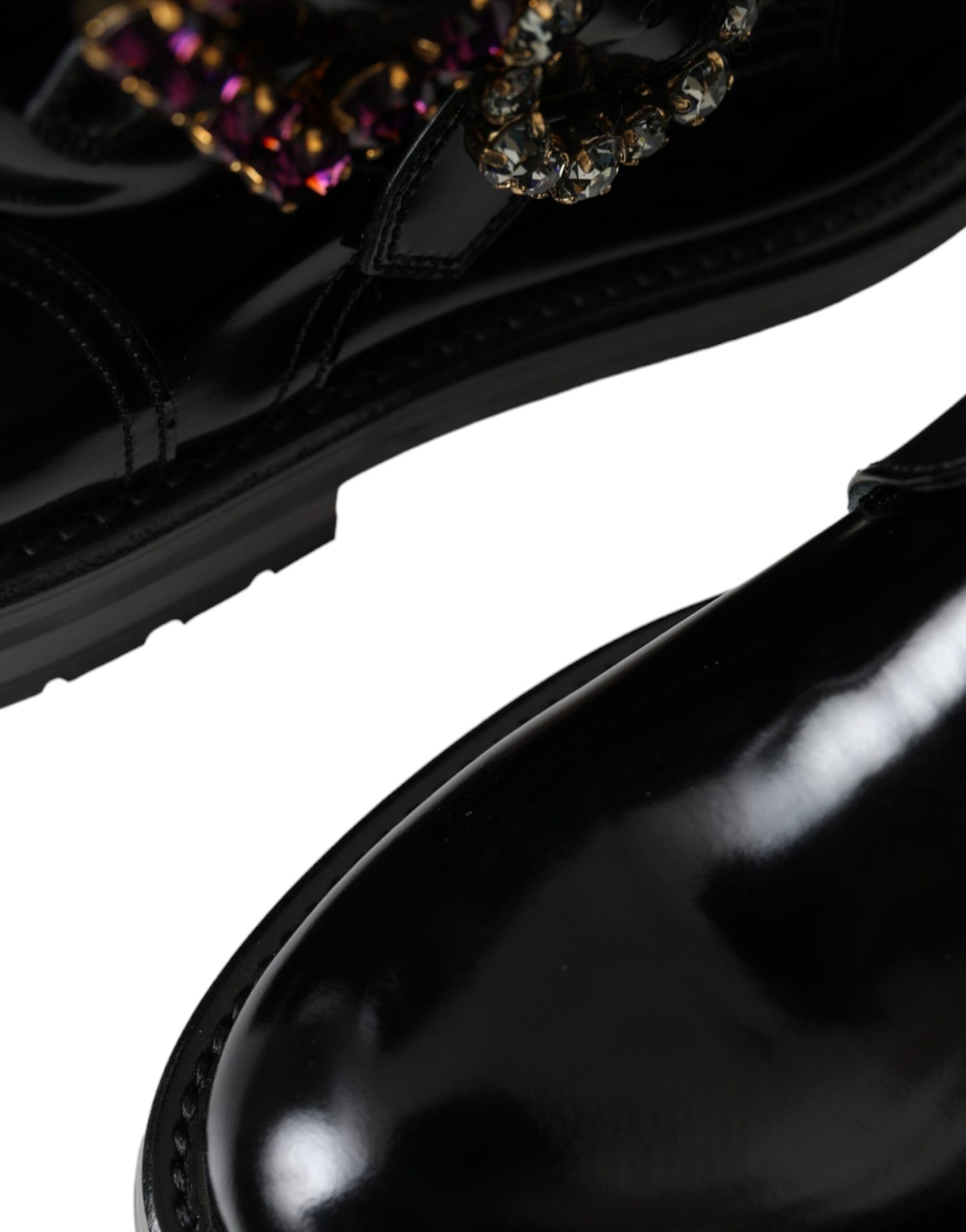 Botas de cuero negro con hebillas de cristal