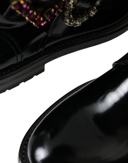 Botas de cuero negro con hebillas de cristal