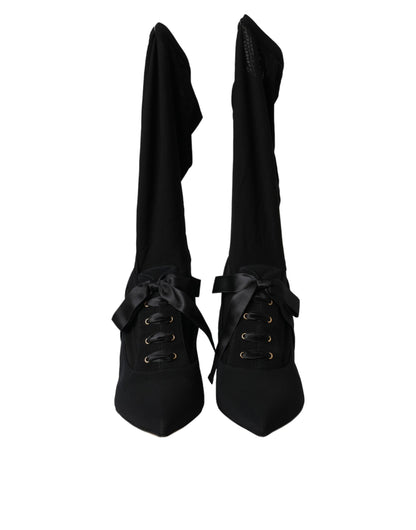 Botas negras de tacón de aguja a media pantorrilla