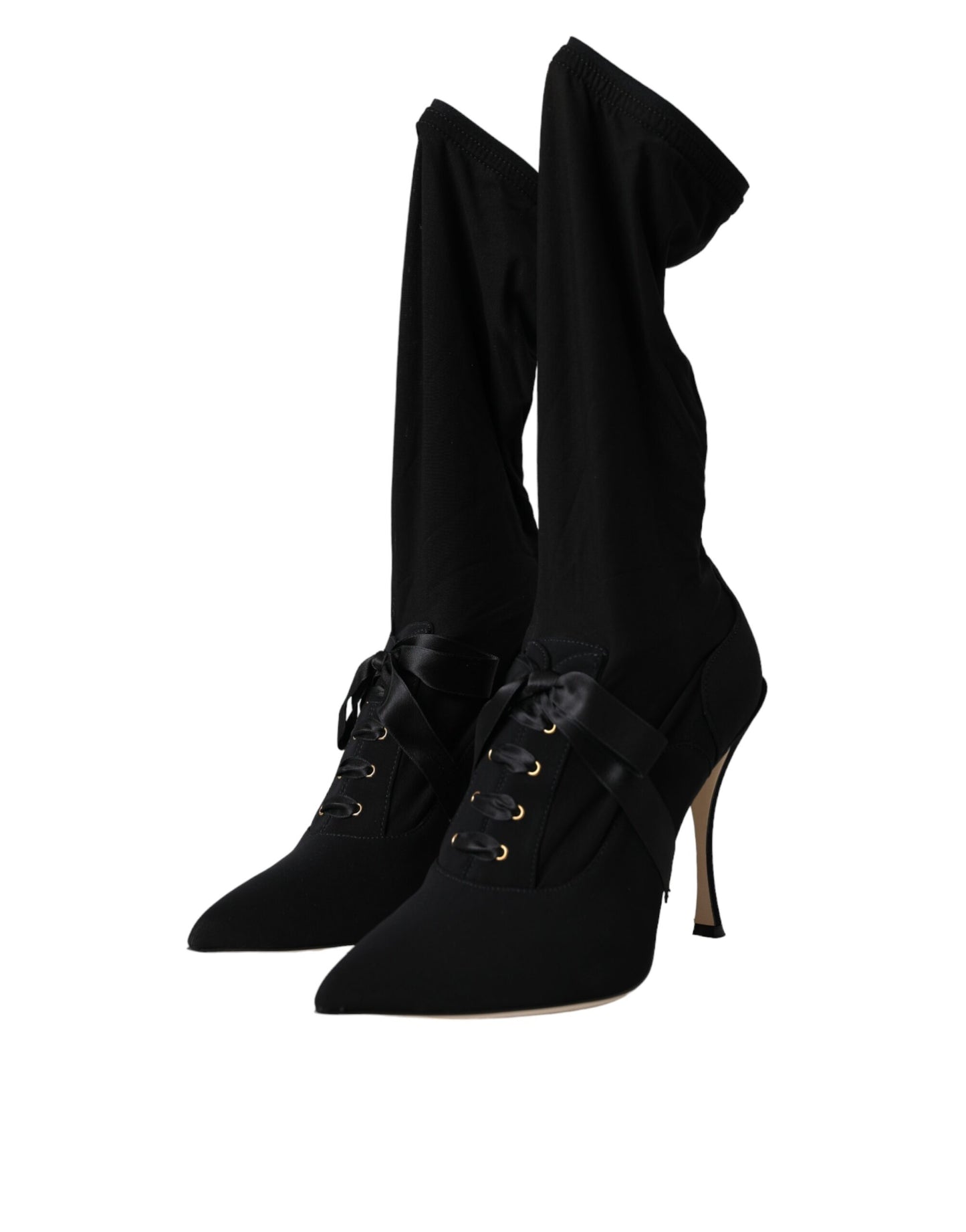 Botas negras de tacón de aguja a media pantorrilla