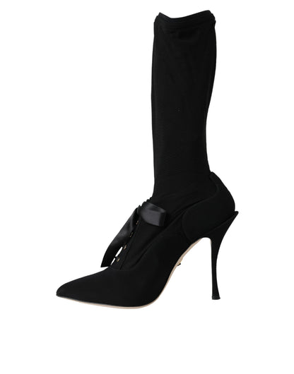 Botas negras de tacón de aguja a media pantorrilla