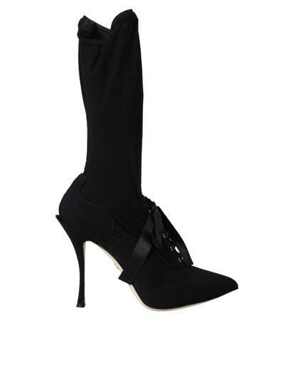 Botas negras de tacón de aguja a media pantorrilla
