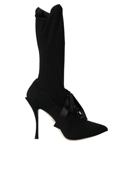 Botas negras de tacón de aguja a media pantorrilla