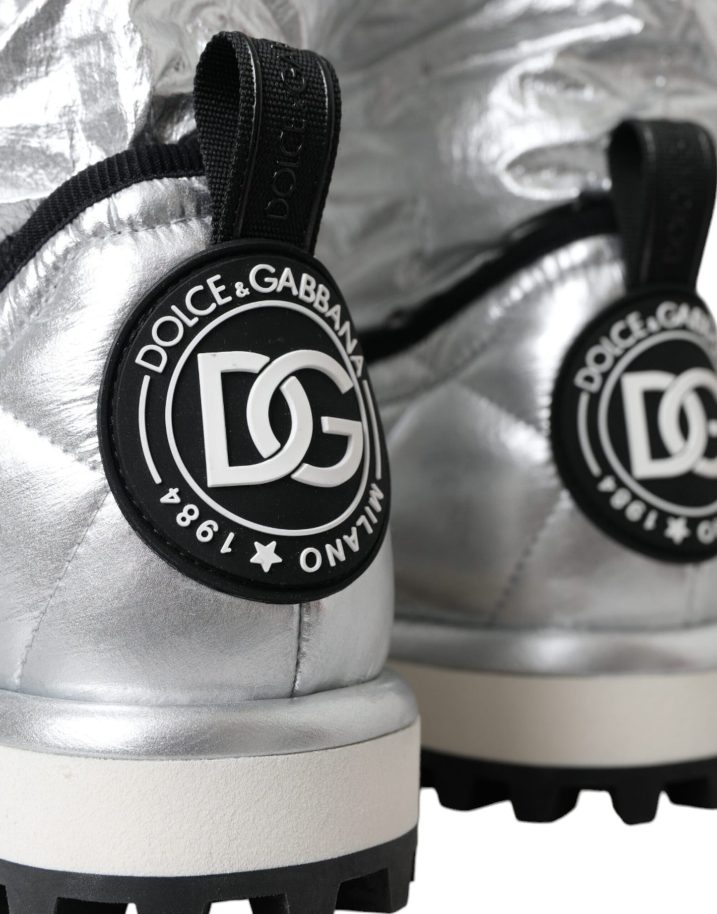 Botas con parche del logotipo acolchado en plata metalizada