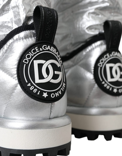 Botas con parche del logotipo acolchado en plata metalizada