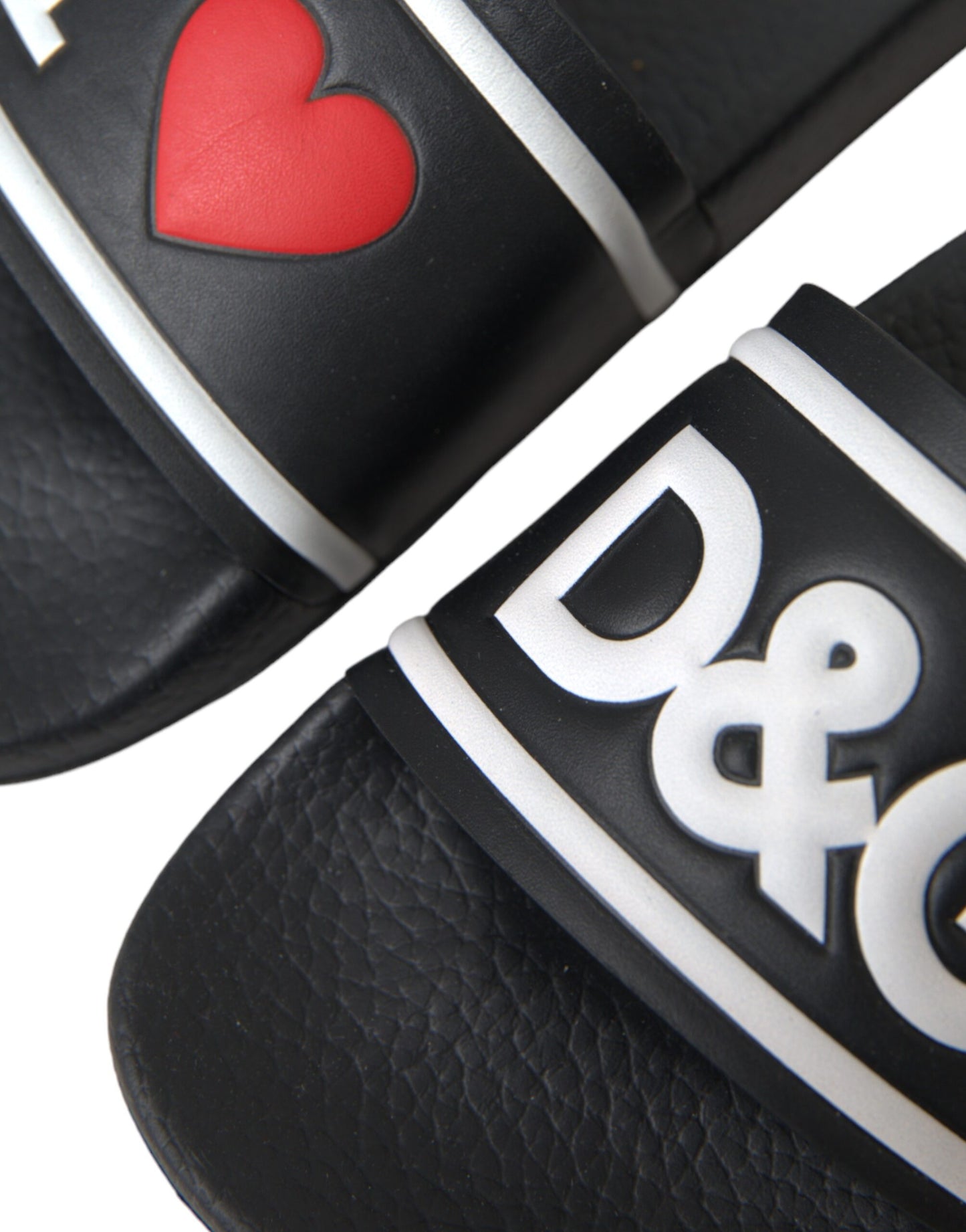 Sandalias y chanclas de cuero negro con la frase "I Love D&amp;G"