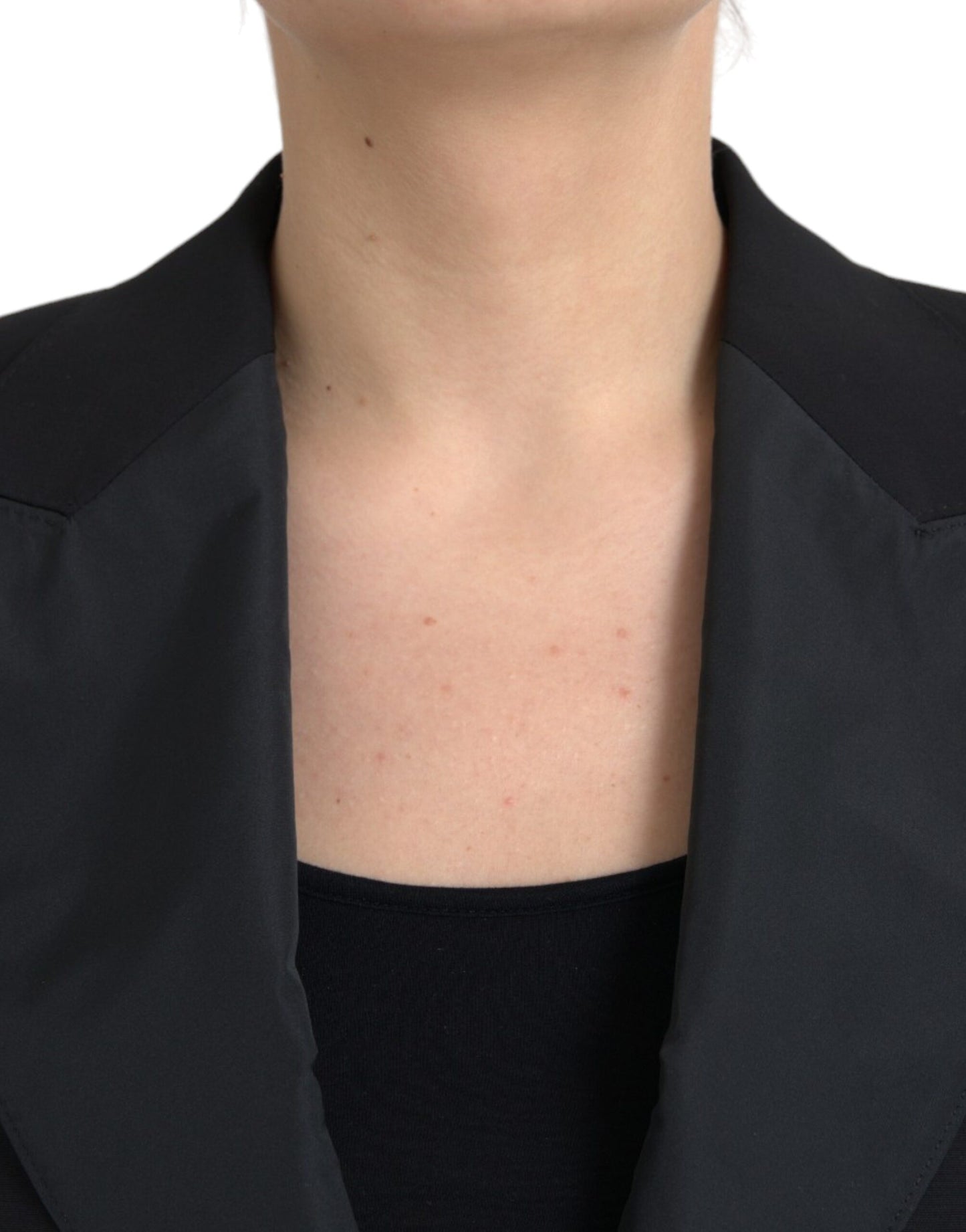 Chaqueta corta de poliéster negro con mangas abullonadas
