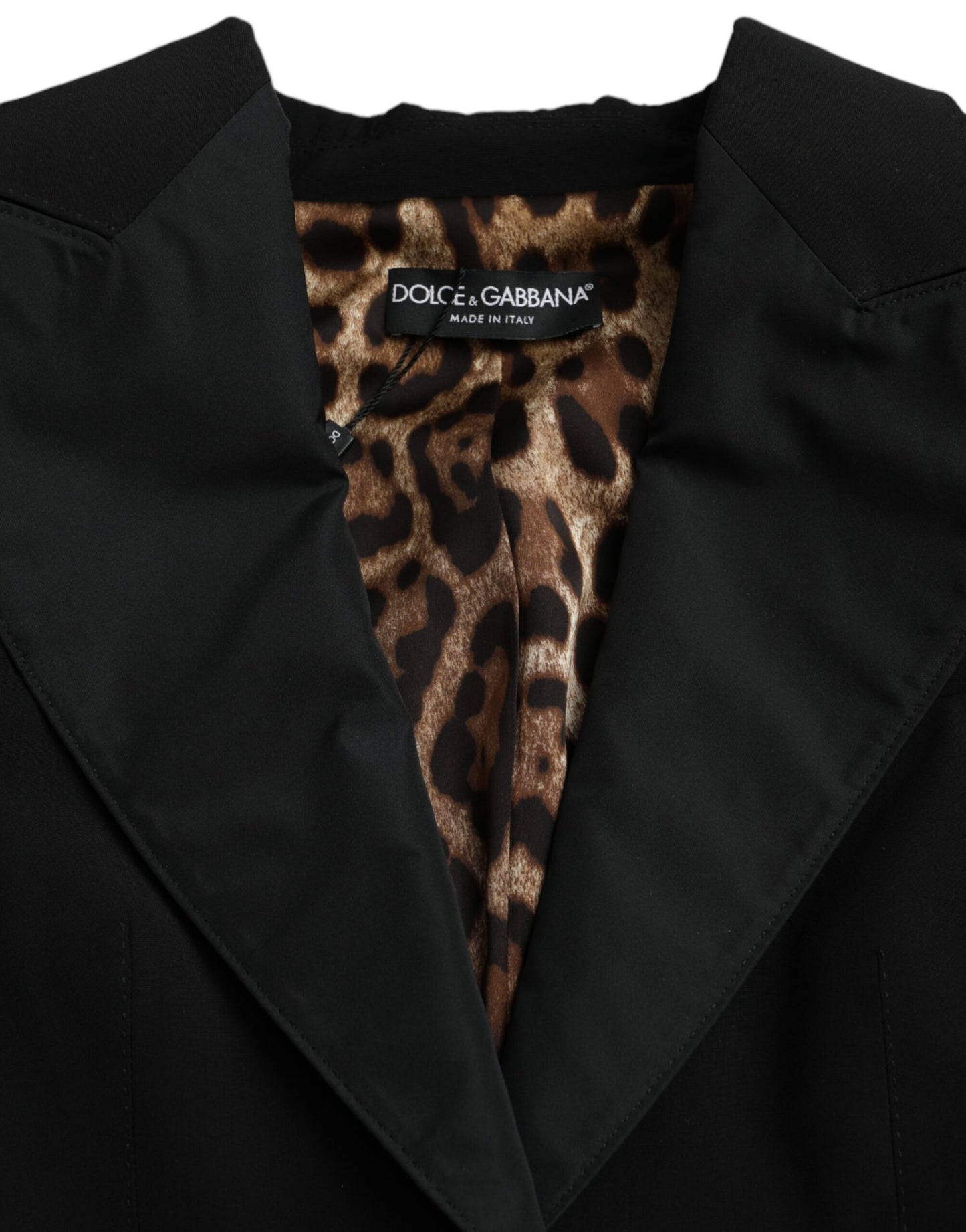 Chaqueta corta de poliéster negro con mangas abullonadas