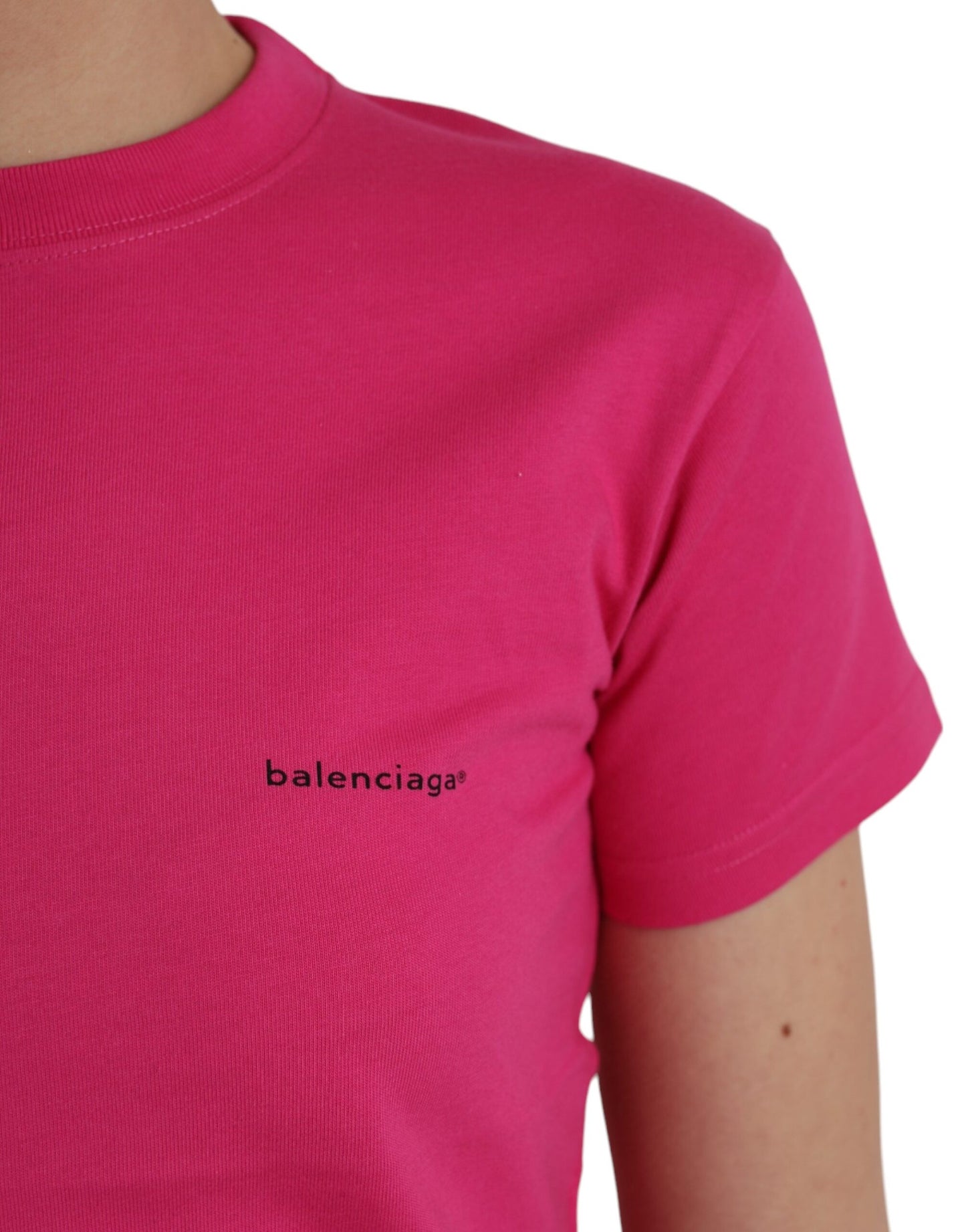 Camiseta de algodón rosa de manga corta y cuello redondo