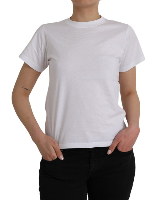 Camiseta blanca de algodón con cuello redondo y manga corta