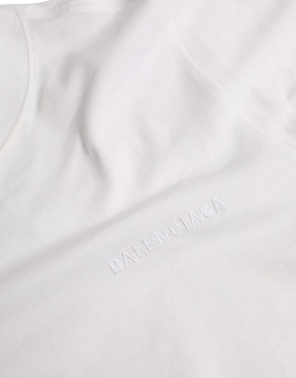 Camiseta blanca de algodón con cuello redondo y manga corta