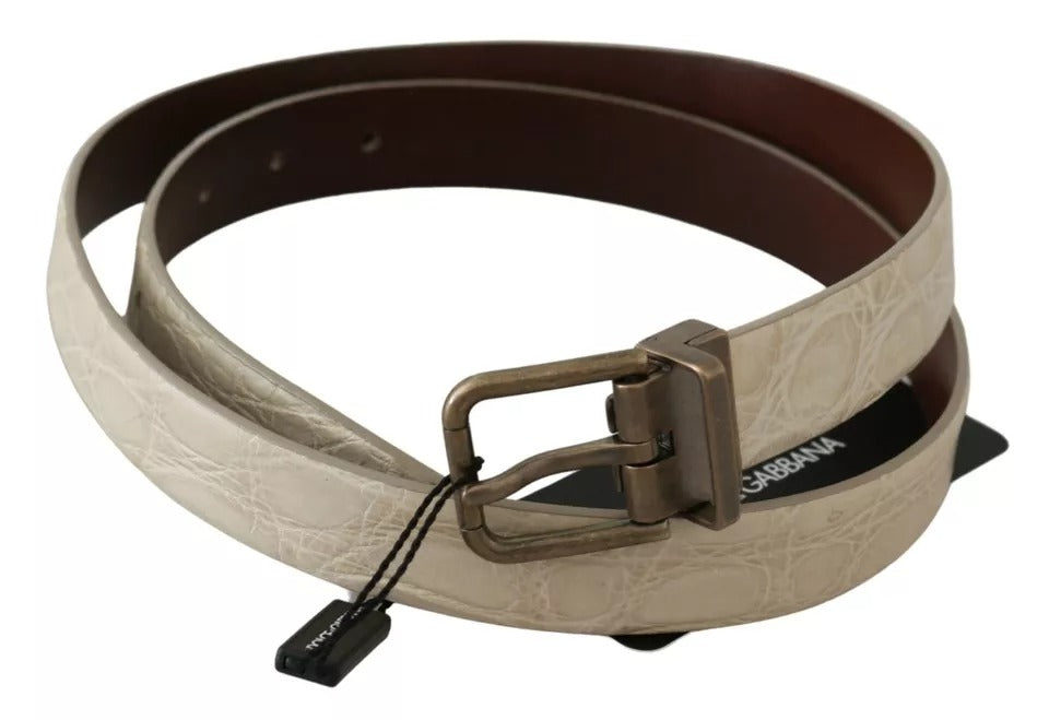 Cinturón de cuero con hebilla dorada color crema beige