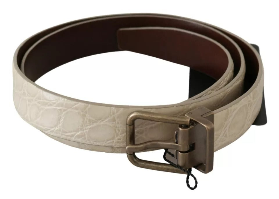 Cinturón de cuero con hebilla dorada color crema beige