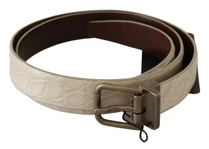 Cinturón de cuero con hebilla dorada color crema beige